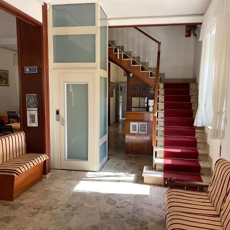 Hotel Margot Лидо Ди Камайоре Екстериор снимка