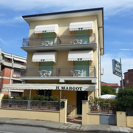 Hotel Margot Лидо Ди Камайоре Екстериор снимка