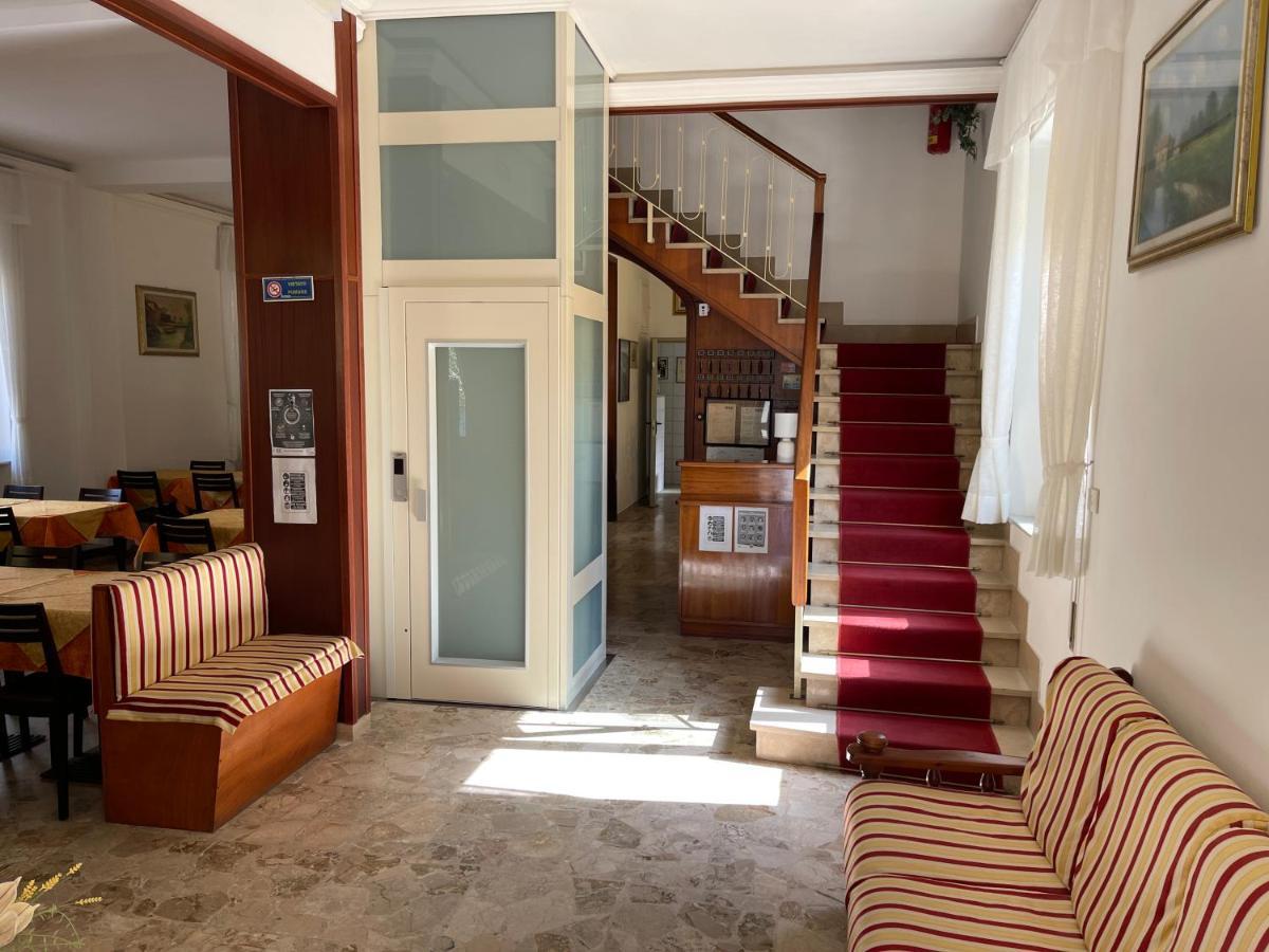 Hotel Margot Лидо Ди Камайоре Екстериор снимка