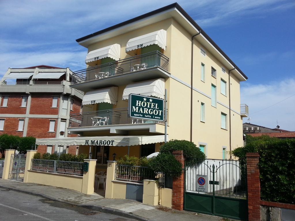 Hotel Margot Лидо Ди Камайоре Екстериор снимка