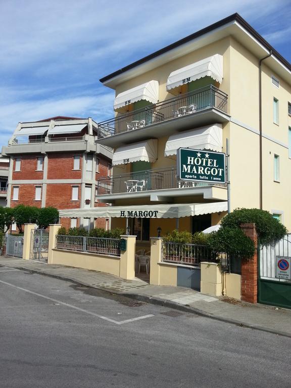 Hotel Margot Лидо Ди Камайоре Екстериор снимка