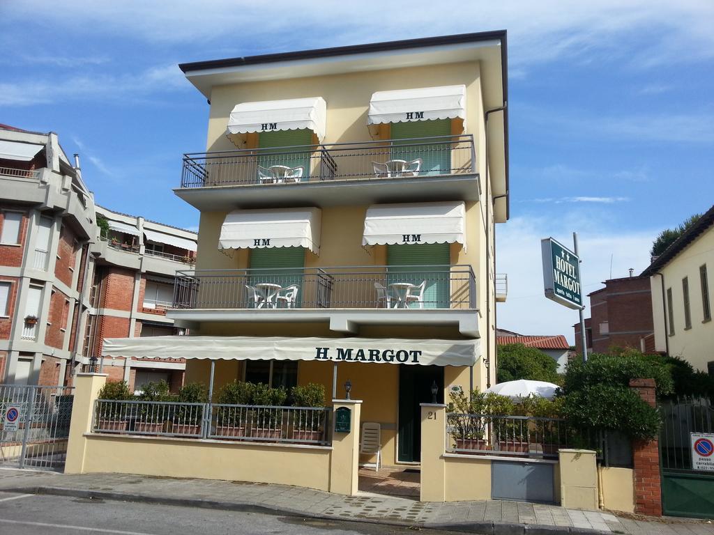Hotel Margot Лидо Ди Камайоре Екстериор снимка