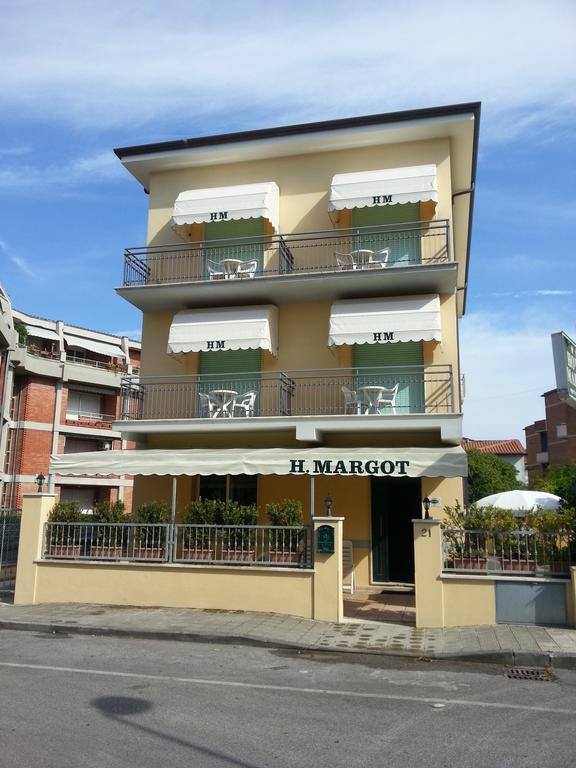 Hotel Margot Лидо Ди Камайоре Екстериор снимка