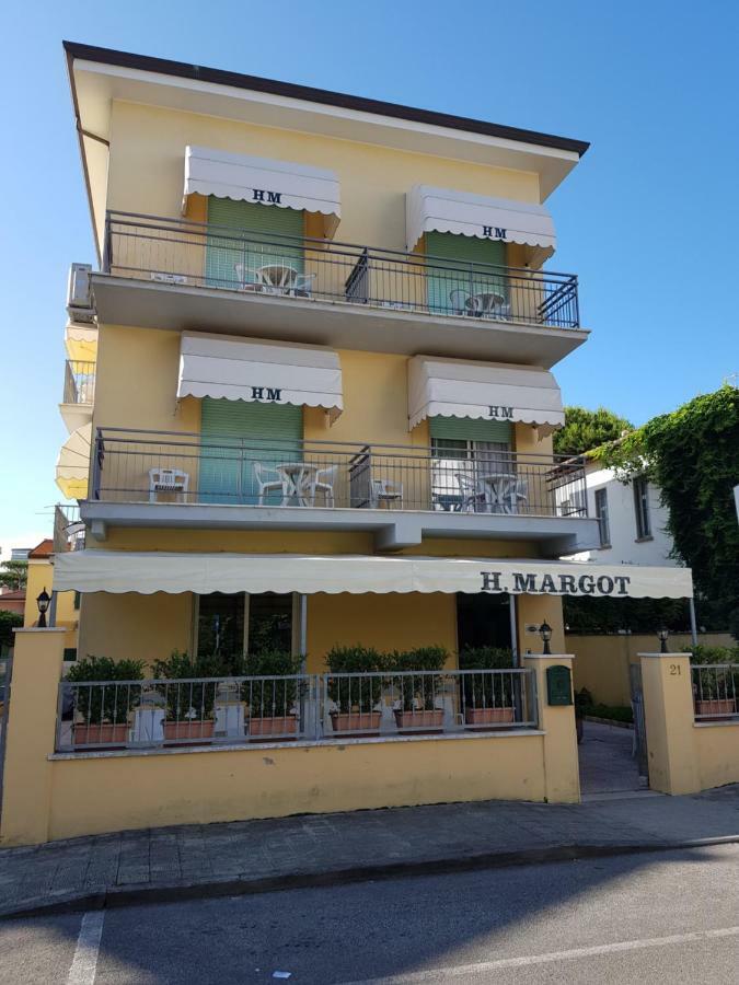 Hotel Margot Лидо Ди Камайоре Екстериор снимка