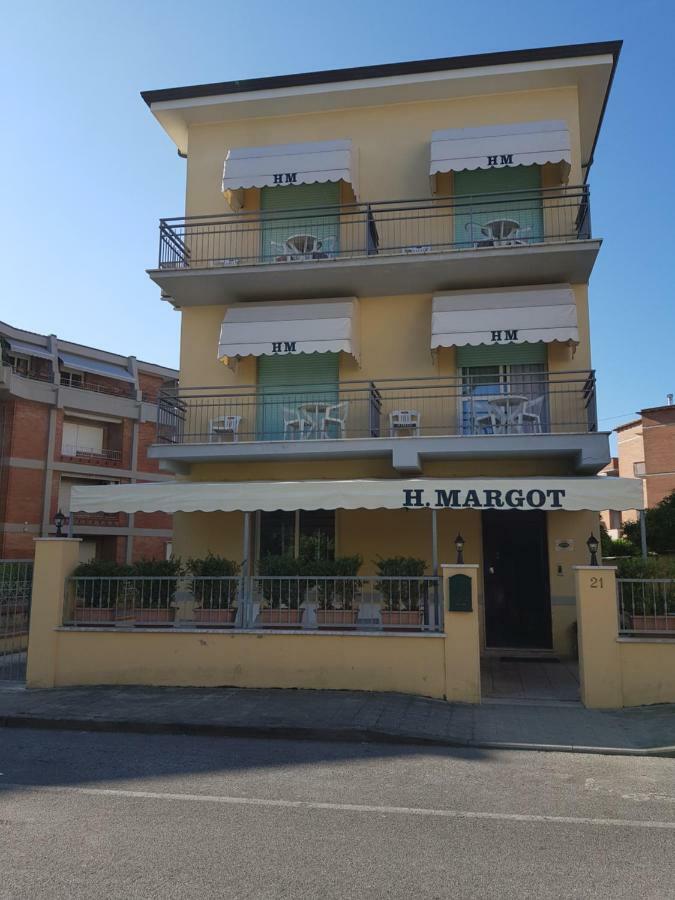 Hotel Margot Лидо Ди Камайоре Екстериор снимка